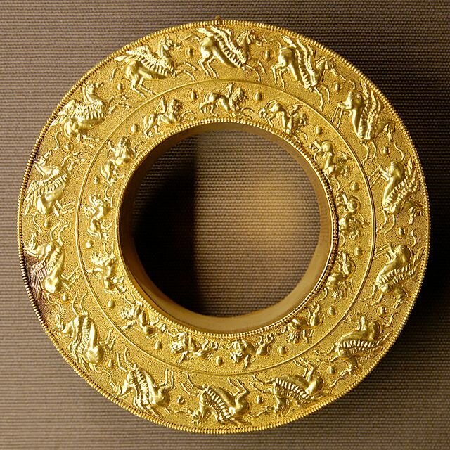 Золотая подвеска. VI век до н.э.