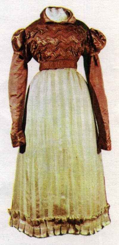 Женская одежда. Платье из ткани в атласную полоску и «спенсер». Из коллекции Эрмитажа. 1820-е гг.