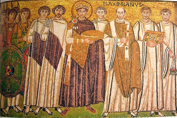 Юстиниан со свитой. Мозаика. 546—548 годы. Церковь Сан Витале,